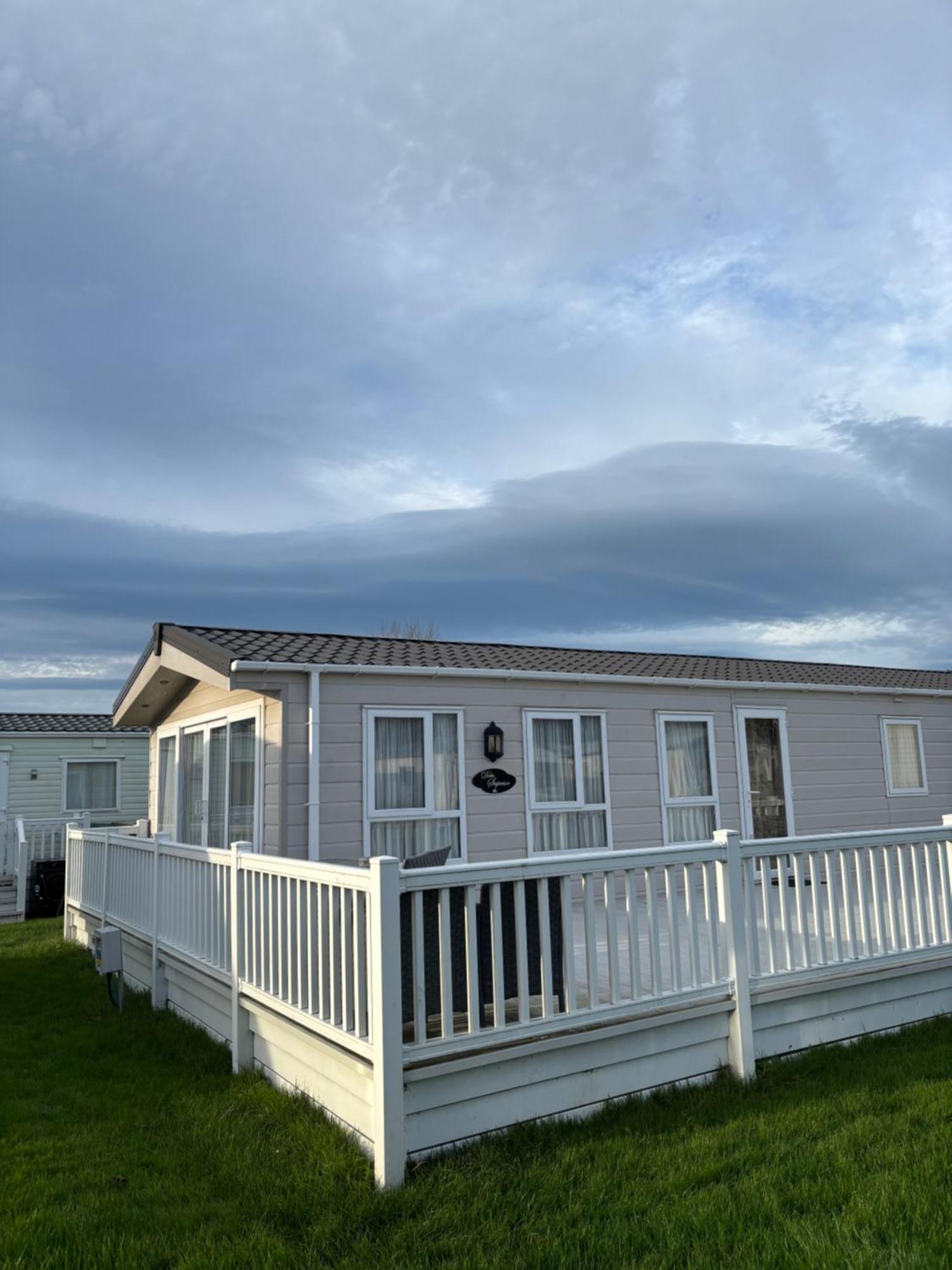 Butterfly Lane Holidays At Marine, Rhyl Exterior photo